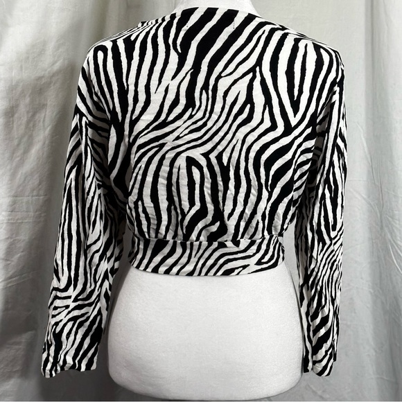 Lemmie Sweater Cropped Cardigan ties/ waist - Picture 3 of 6